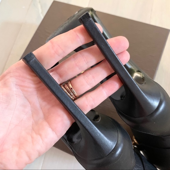 Gucci Shoes Ursula Leather Horsebit Closed Toe - Picture 7 of 10